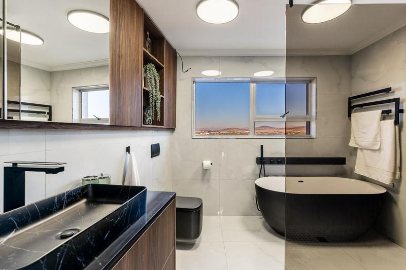 4 Bedroom Property for Sale in Bloubergstrand Western Cape